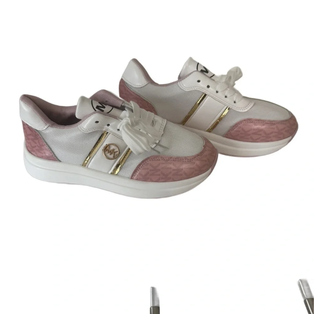 Fashion White and Pink Sneakers. 8